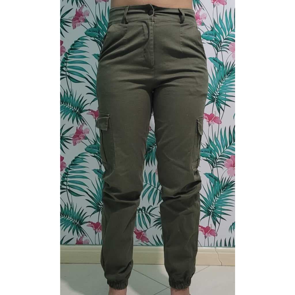 Roupas femininas/Calças/Macacões/Jardineiras. SEMINOVO