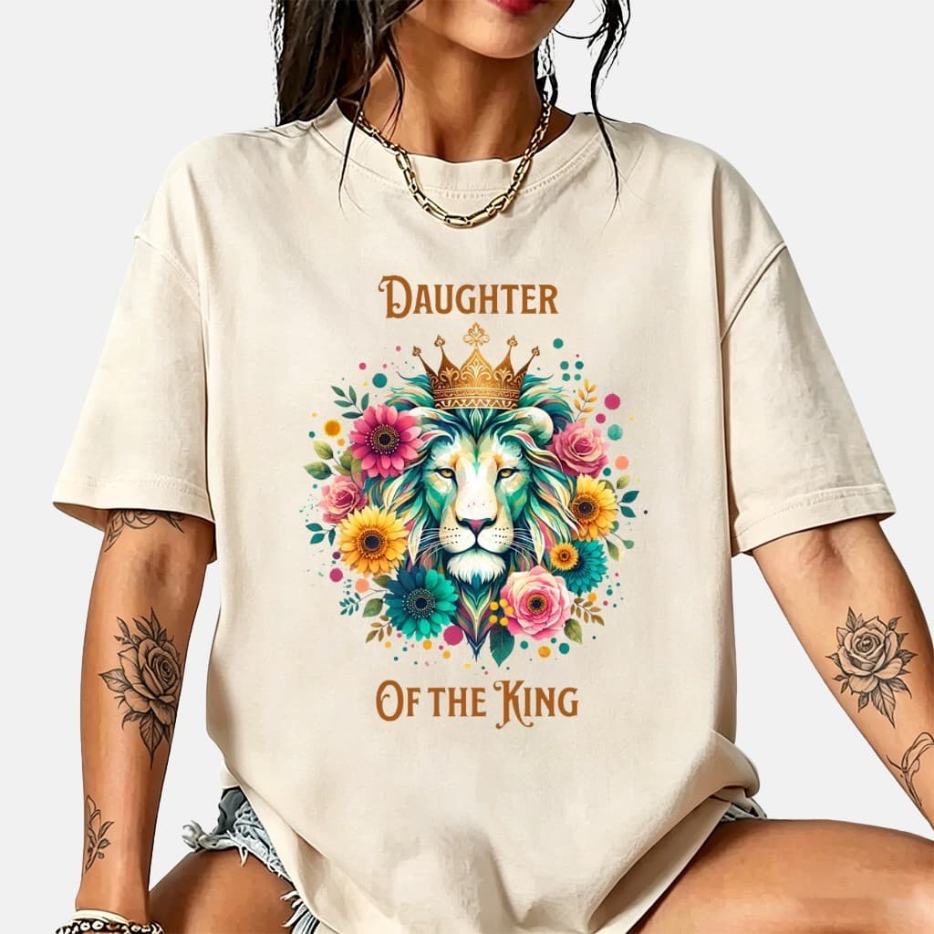 Camiseta Feminina Oversized 100% Algodão Estampa Leão Coroa Flores Filha do Rei Plus Size
