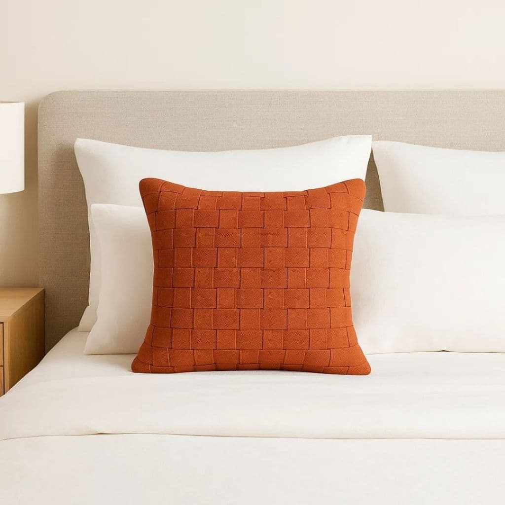 Capa de Almofada Boho Terracota Vermelho 45x45cm Algodão Macramê Pompom Franjas Decorativa