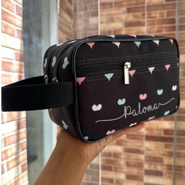 Necessaire grande personalizada com nome, dupla abertura e bolso frontal para dia a dia, maquiagem
