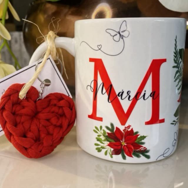 Kit caneca personalizada nome floral + chaveiro fio de malha + caixa presente xícara porcelana