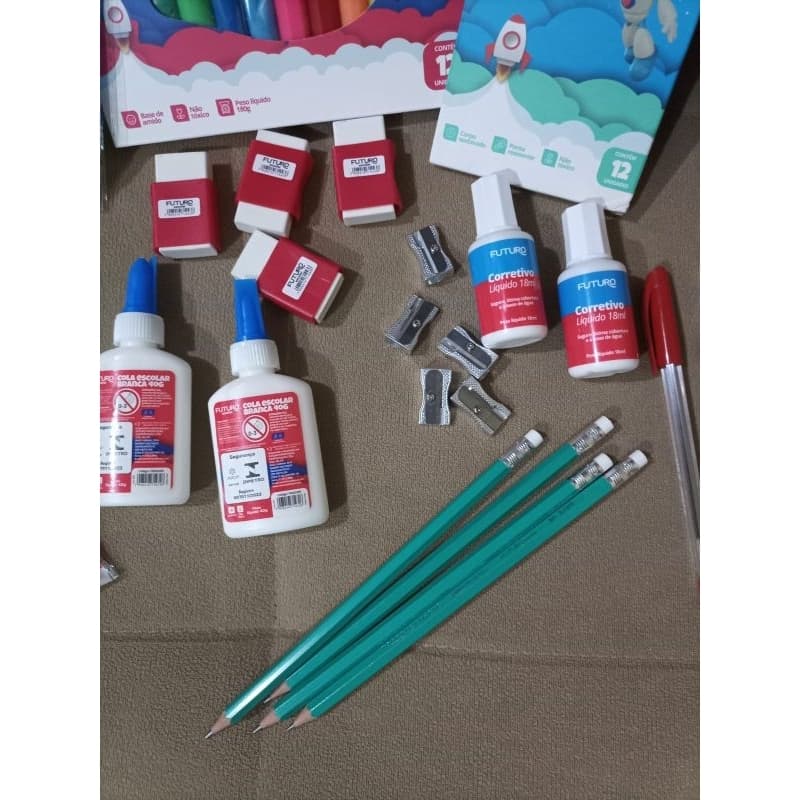 KIT Caneta, lápis, borracha apontador de metal, massa de modelar, tesoura, Corretivo, cola