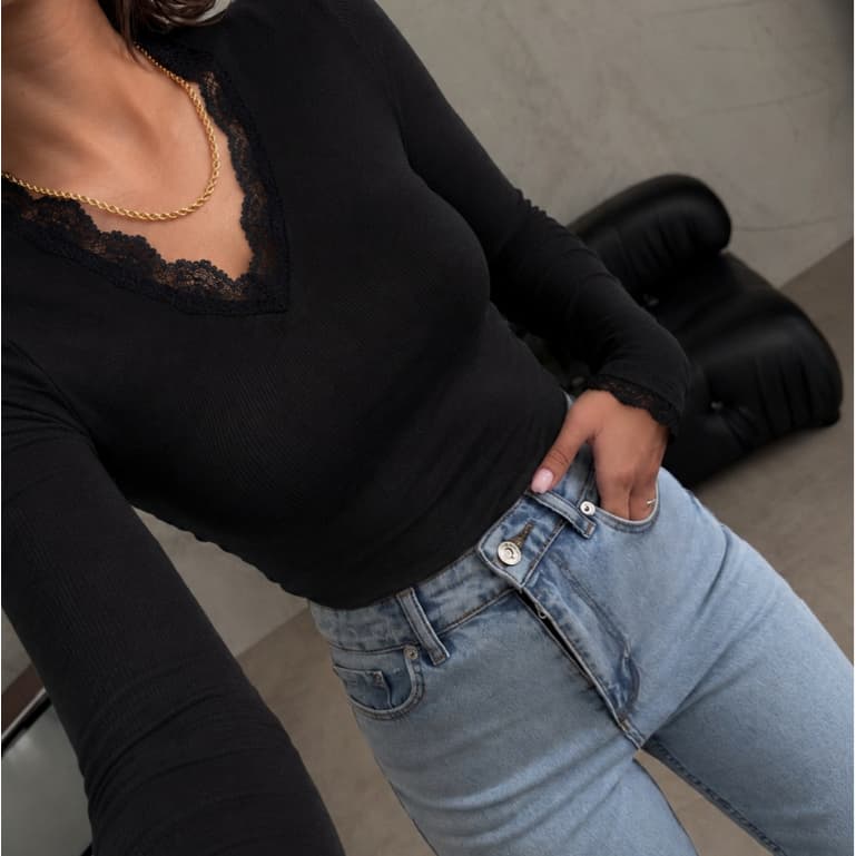 Blusa Feminina Canelada Manga Longa com Renda Decote V Elegante