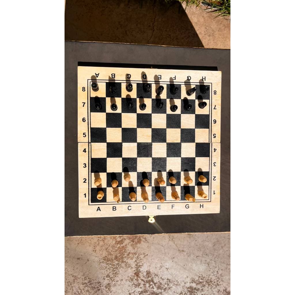 Mini Jogo De Xadrez Estojo De Madeira E Peças De Plástico Rei 4cm