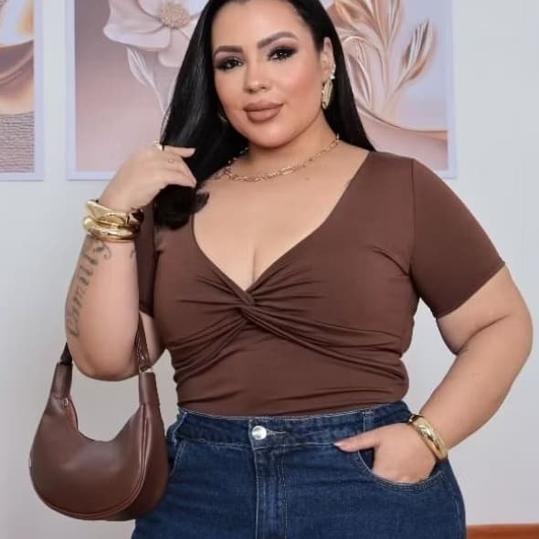 Blusa Plus Size Elegante Com Decote Moderno