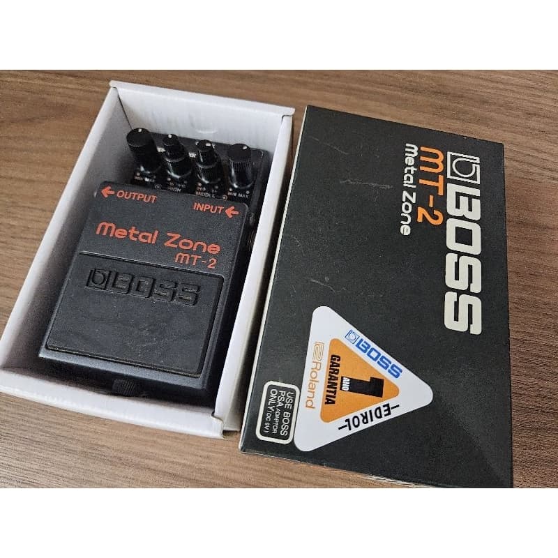 Pedal Boss Metal Zone MT-2 efeito distorção guitarra by Roland na caixa com todos os manuais (Produto Usado)