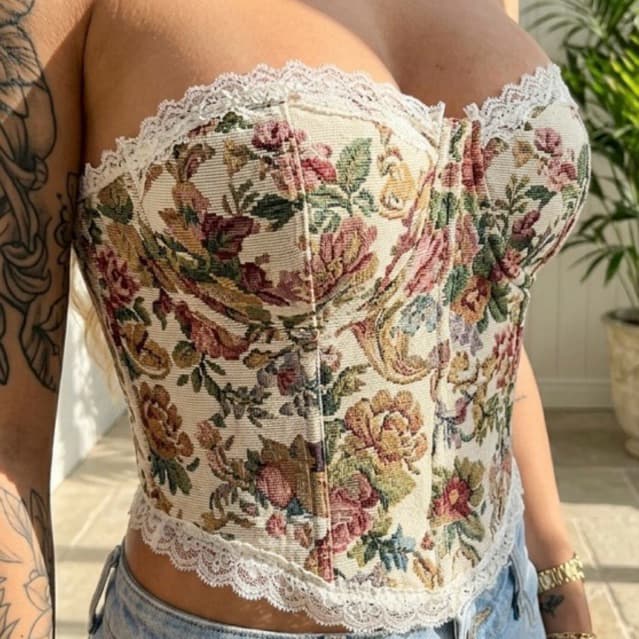 Cropped Estampado Sem Alças com Bojo e Amarração nas Costas - Look de Festa de Verão/Sobreposição para Primavera