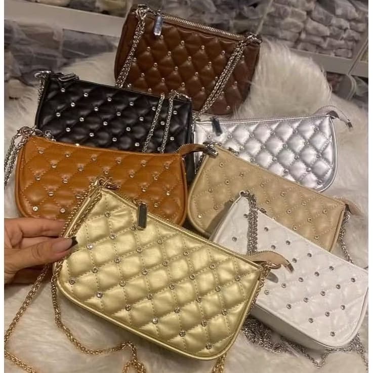 Bolsa feminina com strass e alça corrente dupla