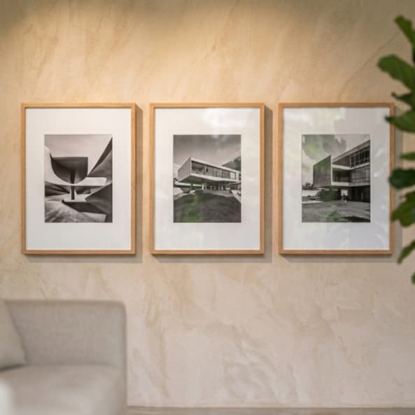 kit 3 quadros decorativos  moldura 30x30 fotos tamanhos  diversos amadeirado decoração elegante