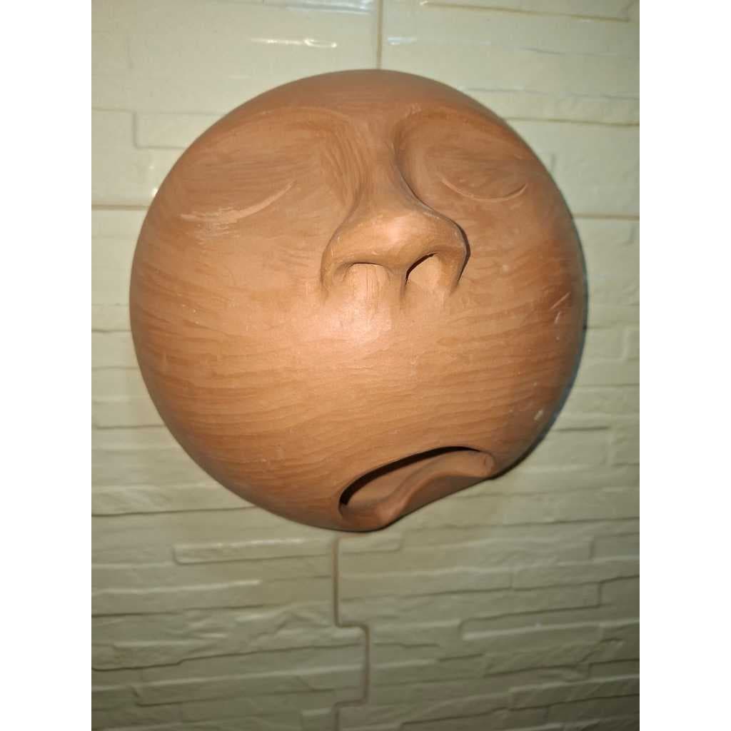 Máscara Bocejo em Barro Artesanal 21 cm | Escultura Decorativa de Parede 1,4 kg