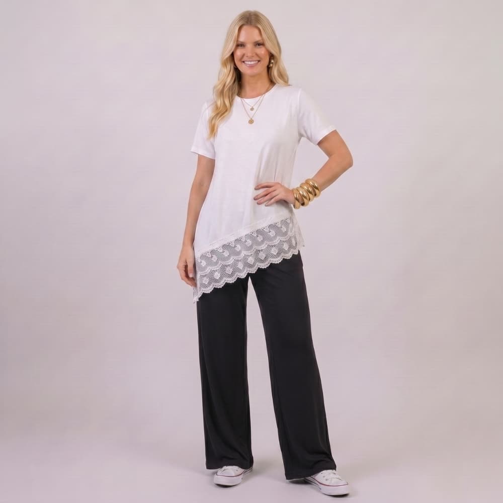 Conjunto de Calça Pantalona e Blusa com Renda Assimétrica Modelo Over Elegante