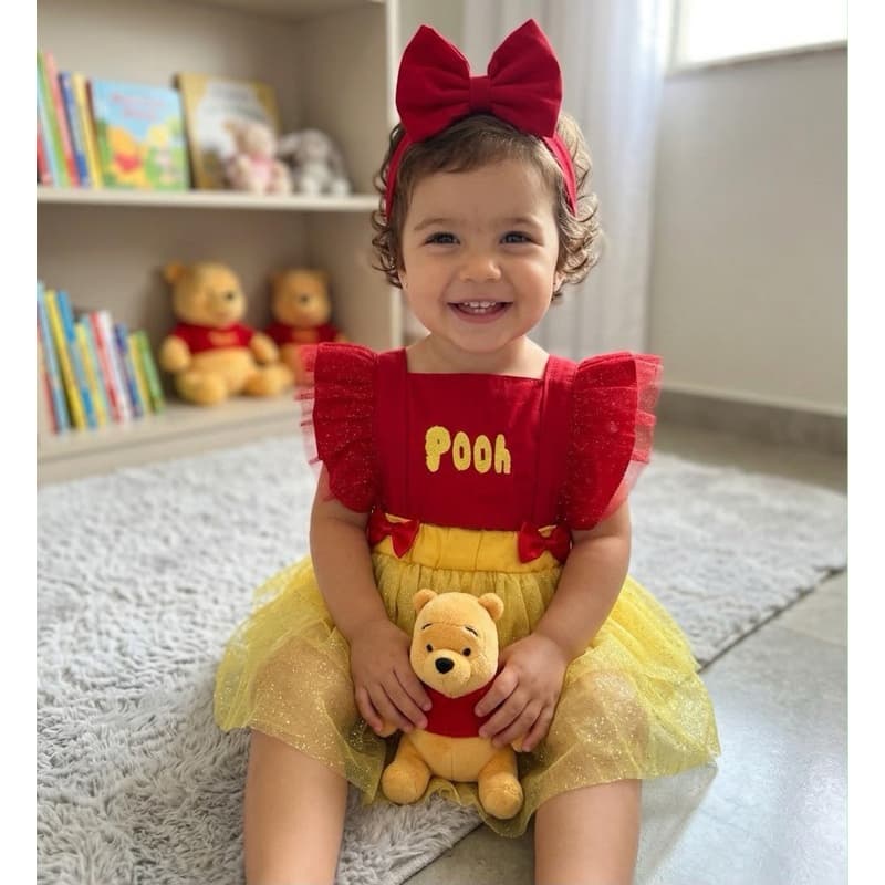 jardineira menina Pooh mesversario