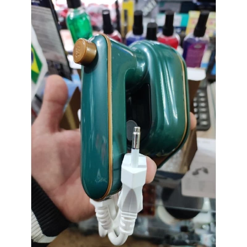 Mini Ferro de Passar Roupas Bivolt Compacto Leva na Bolsa pra onde quiser