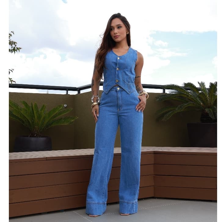 Conjunto Jeans Feminino 2 Peças Colete Sem Mangas e Calça Pantalona com Elástico nas Costas