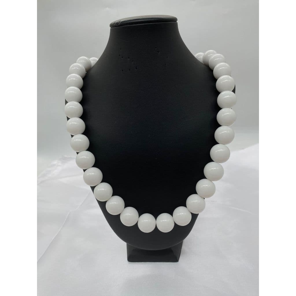 Colar de Bolas – Elegância que Nunca Sai de Moda