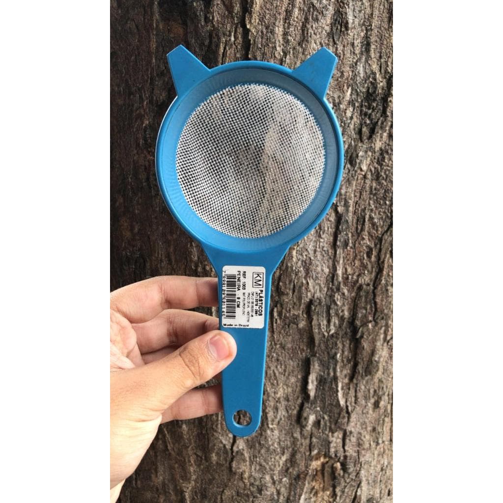 Peneira Plástica com cabo Azul 9 cm
