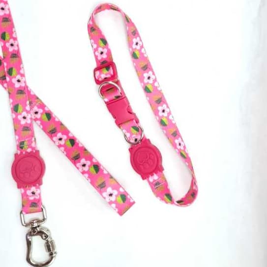coleira com guia para cachorro flor rosa com rosa