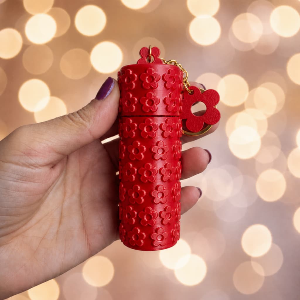 Porta Hidratante Labial com Chaveiro + Charm de Florzinha - Lip Balm Gloss Acessório Pingente Bolsa Mochila Chave Batom