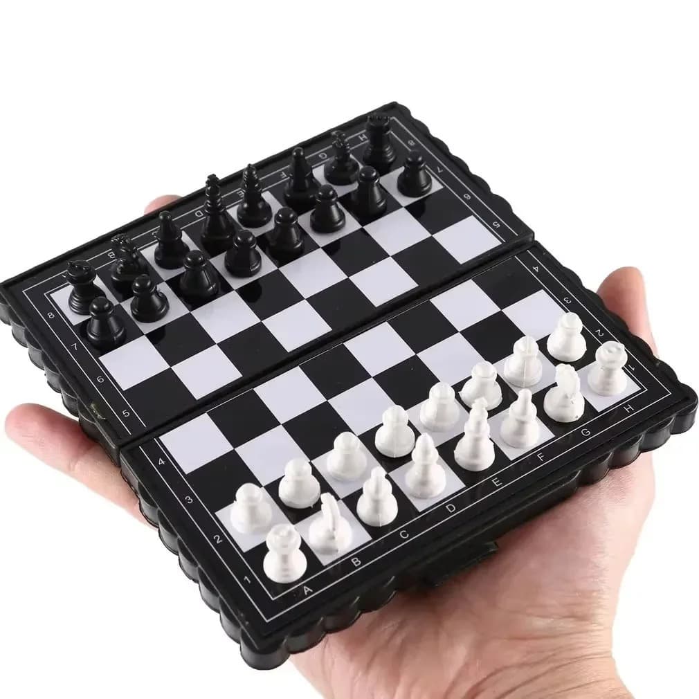 Mini Jogo de Xadrez Dobrável com Peças Magnéticas - Compacto e Inteligente