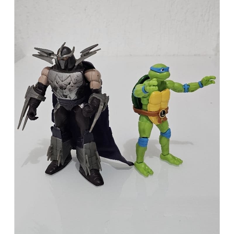 Bonecos Colecionáveis Shredder e Leonardo - TMNT
