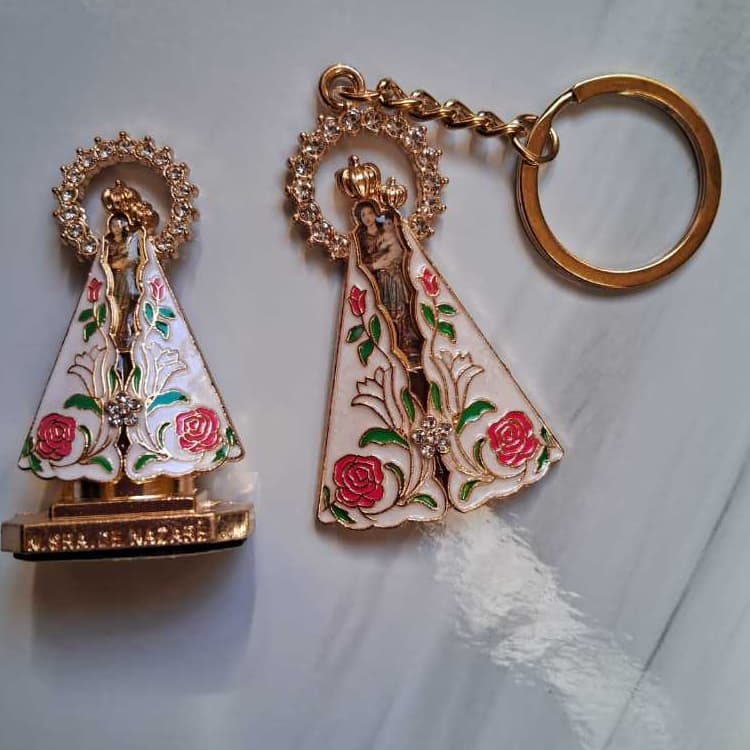 Chaveiro  e Mini Estatueta Nossa Senhora de Nazaré -Kit Religioso Strass e Detalhes e Resina