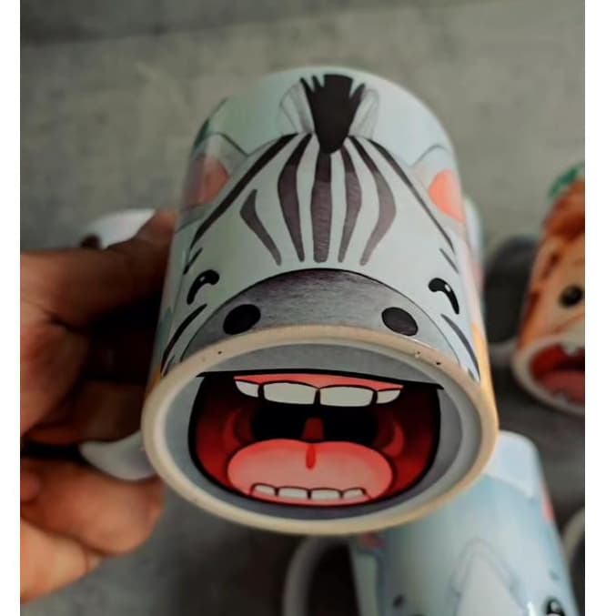 Caneca SAFARI zebra, leão, panda e mais - com Bocão no fundo 325ml, personagens, presentes