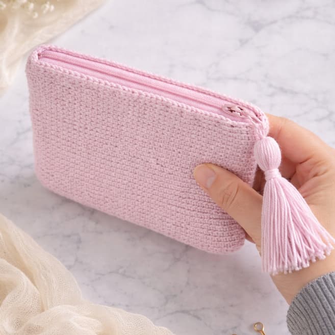 Necessaire de Crochê Feminina Rosa – Bolsinha Artesanal Feita à Mão Porta Maquiagem e Acessórios