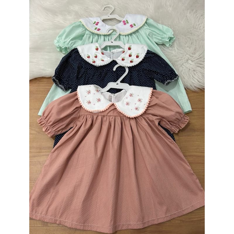 Vestido Ana infantil menina Batinha Bordado na gola com pompons Bolinha poá Bebê tecido 100% Algodão Atemporal