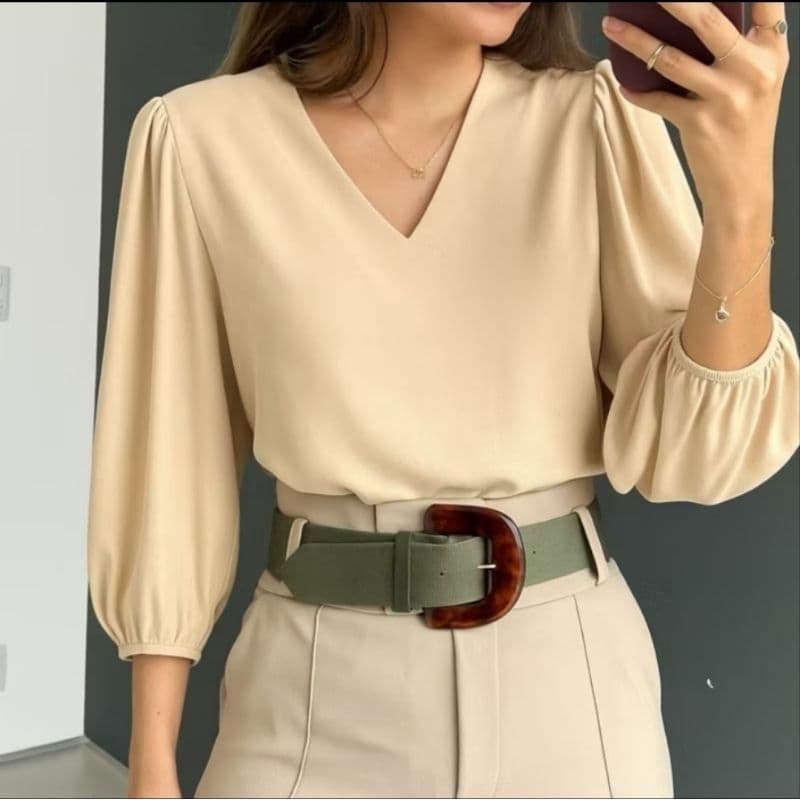 Blusa Feminina Social Elegante em Crepe Decote V Manga 3/4 Casual para Trabalho Escritório