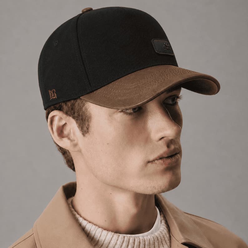 Boné Black Brazil Modelo Americano  Ajustável com Bordado e Detalhe em Aplique Unissex Urbano Streetwear