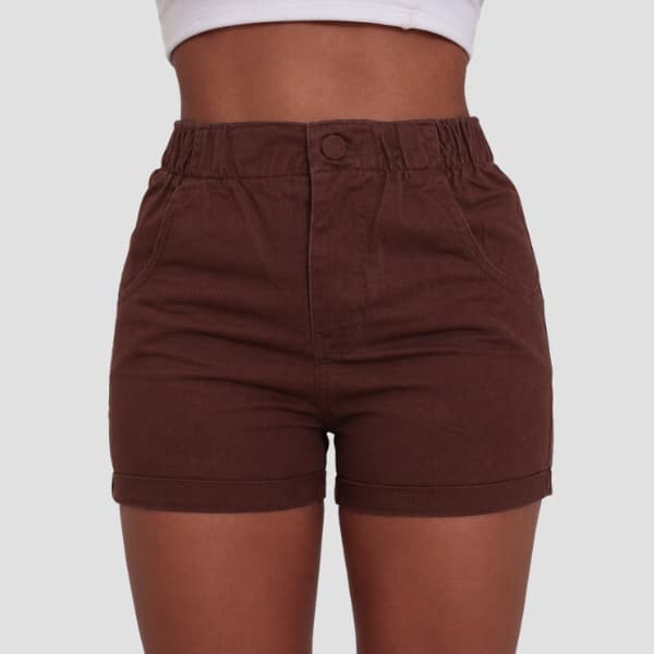 Short Jeans Feminino Marrom Cintura Alta Elástico Cós Bolsos Tradicionais Barra Italiana Atemporal
