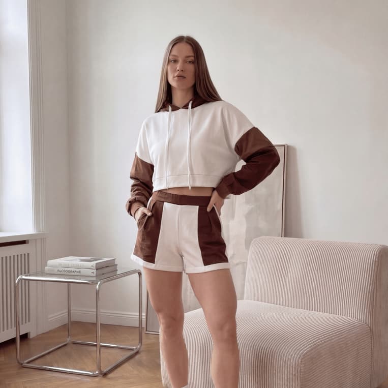 Conjunto Feminino Moletinho com Capuz-Look Casual Confortável Fashion