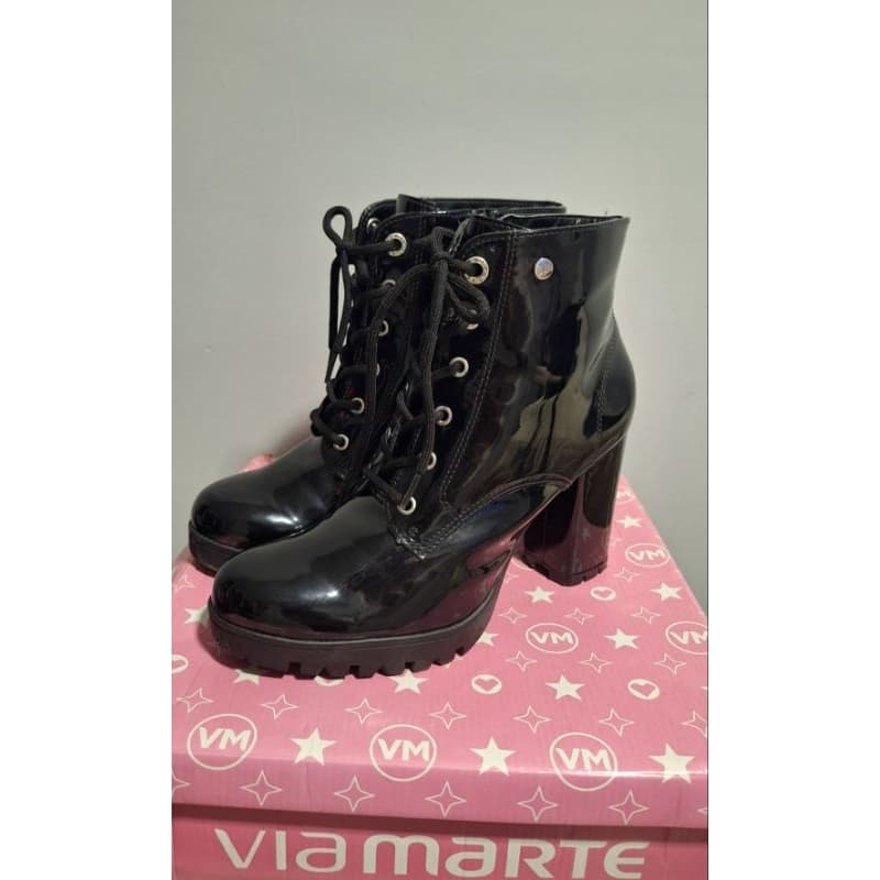 Bota Coturno Feminina Tratorada Verniz Brilhoso