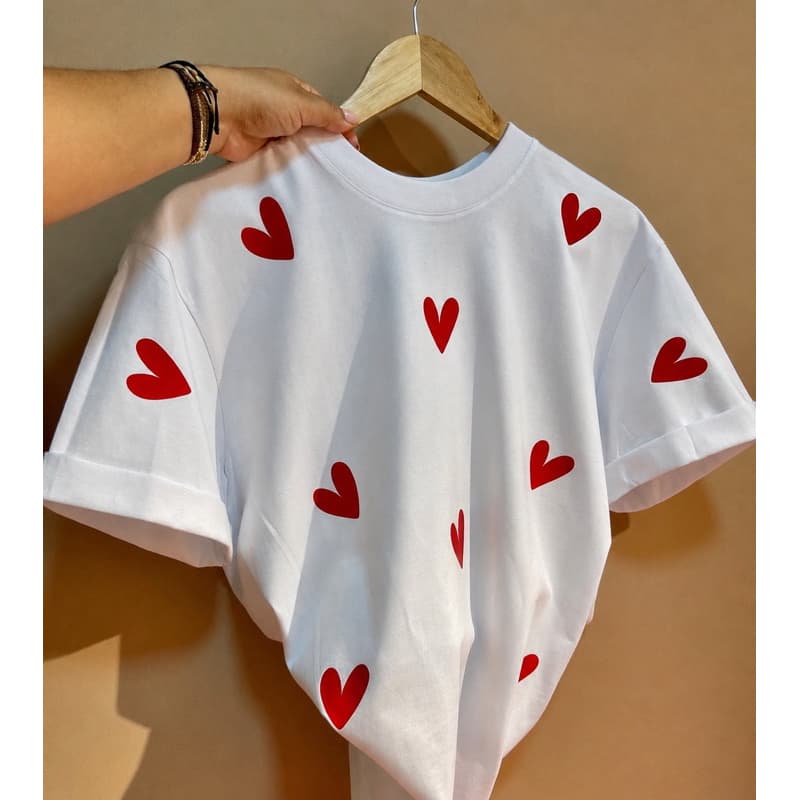 Camiseta Feminina Corações Estampados | T-Shirt Oversized Premium Casual Manga Curta 100% Algodão