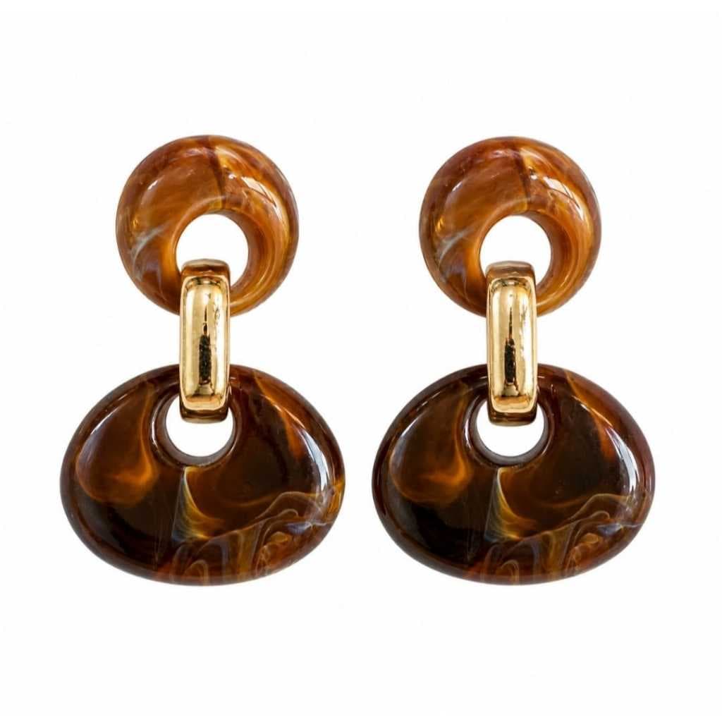 Brinco Feminino Marrom Marmorizado Âmbar em Resina com Dourado leve Elegante