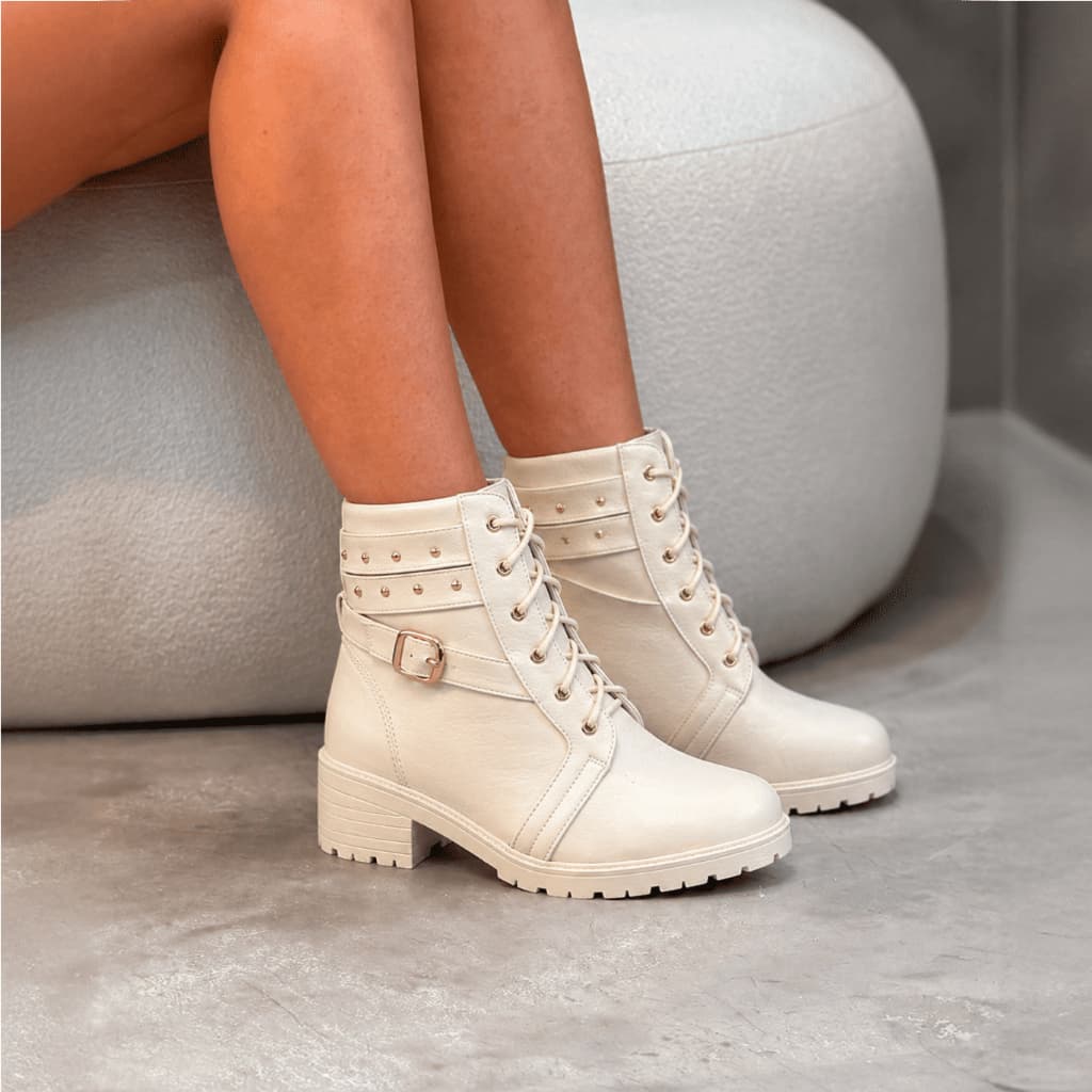 Bota feminina cano baixo Coturno Salto grosso baixo Bota detalhe Fivela spike Bota Tratorada maci