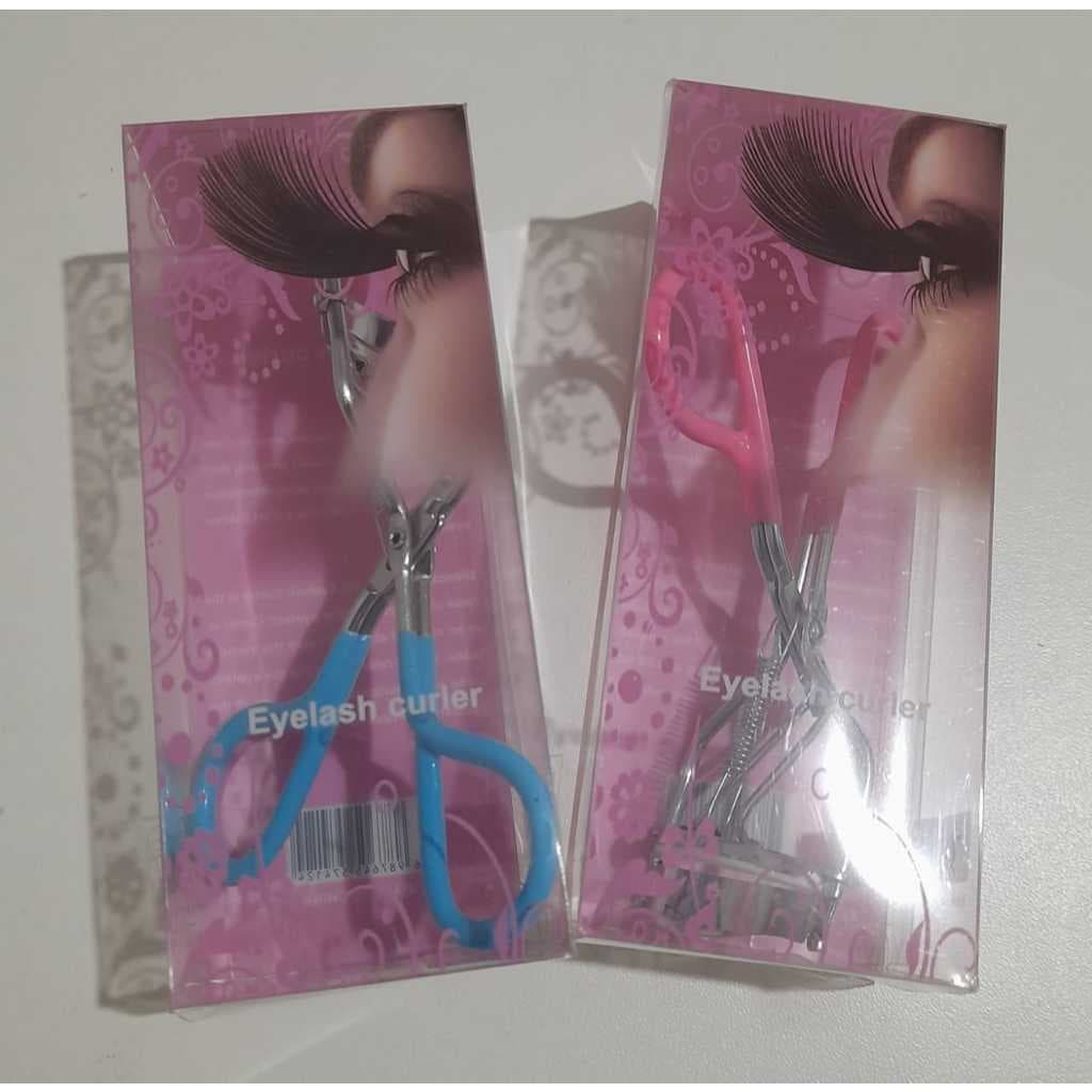 Curvador de cilios curvex, nas cores rosa e azul de metal da marca Maky