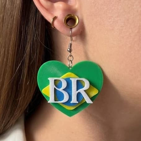 Brinco Coração do Brasil Verde Amarelo BR 3D – Torcida Copa do Mundo – Super Leve em PLA