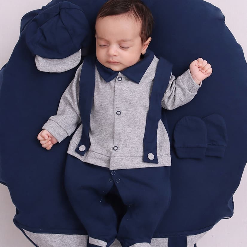 Saída de Maternidade Bebe Menino com Suspensório Noah 4 Peças com Boné e Luva Roupa de Bebe