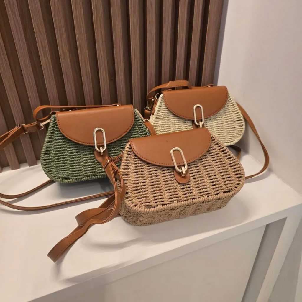 Bolsa de Mao Praia Feminina Palha Com Couro Sintético Alça Transversal Pequena Ou de Mão Linda
