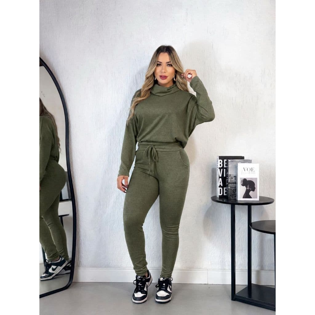Conjunto Feminino em Lãzinha Blusa Manga Longa Gola Alta + Calça de cós Ajustável
