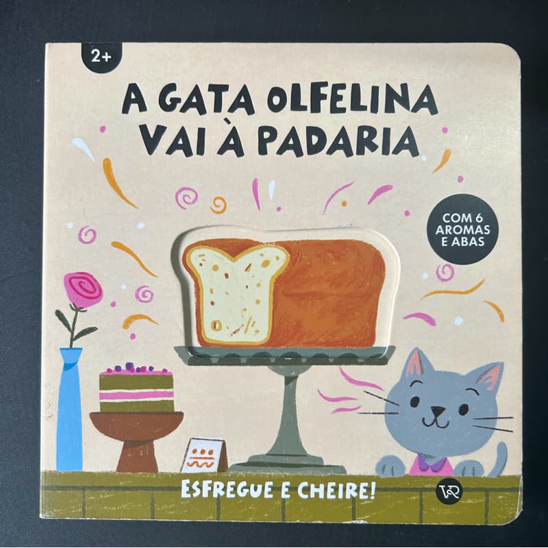 A gata Olfelina vai à padaria