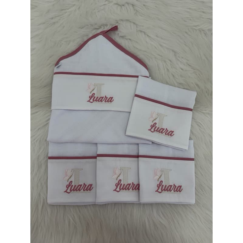 Kit Fraldas Personalizadas Bebê 5 Peças com Toalha Banho Fralda Capuz Bordado Nome do Bebê + 2 passeio + 2 bocas