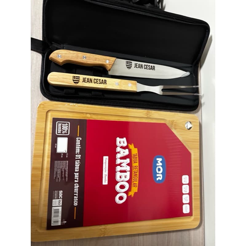 🥩 Kit Churrasco Personalizado - Tábua de Bambu + Faca e Garfo Inox com Estojo (Gravação a Laser)
