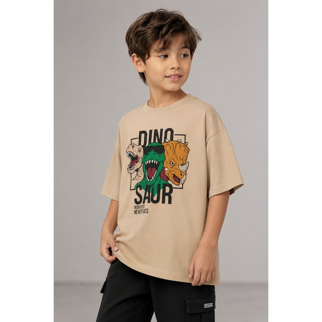 Camiseta Oversized Infantil Estampa de Dinossauro Monsters Never Dies 100% Malha Suedine Cores e Tamanhos Do 2 ao 8