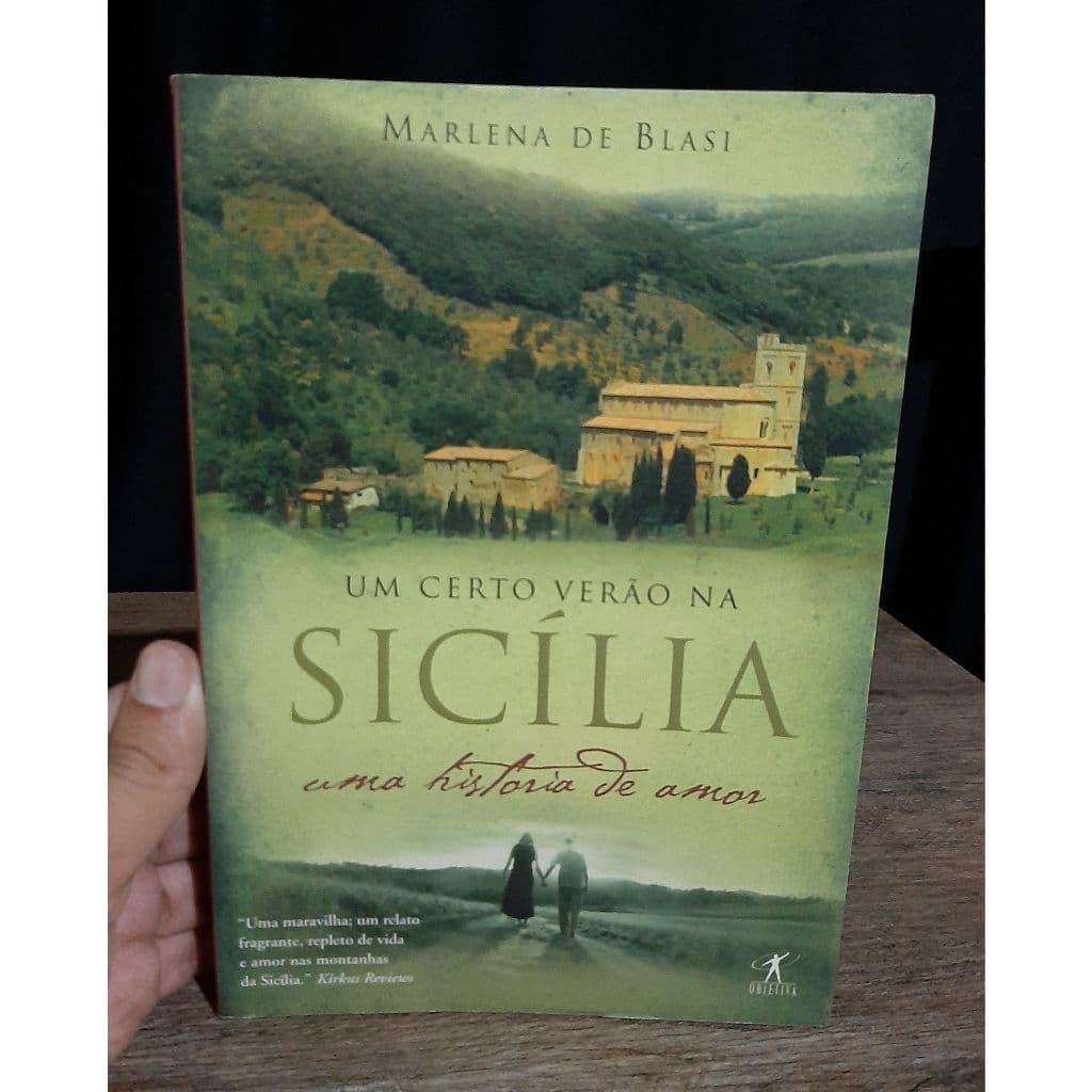 Livro Um Certo Verao na Sicilia - Uma Historia de Amor -  Objetiva - Marlena de Blasi