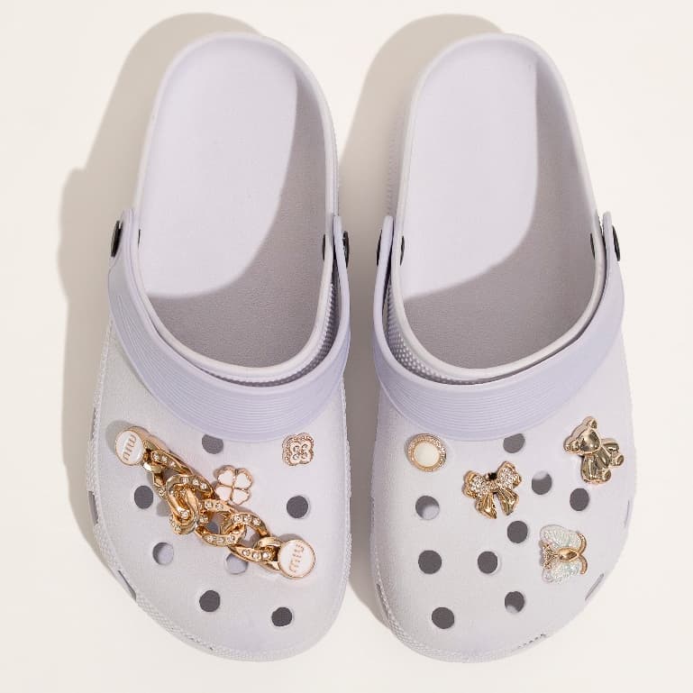 Chinelo Feminino 7 botons sandália Babuche Pingente de Metal, Solado Leve Antiderrapante botons aleatório