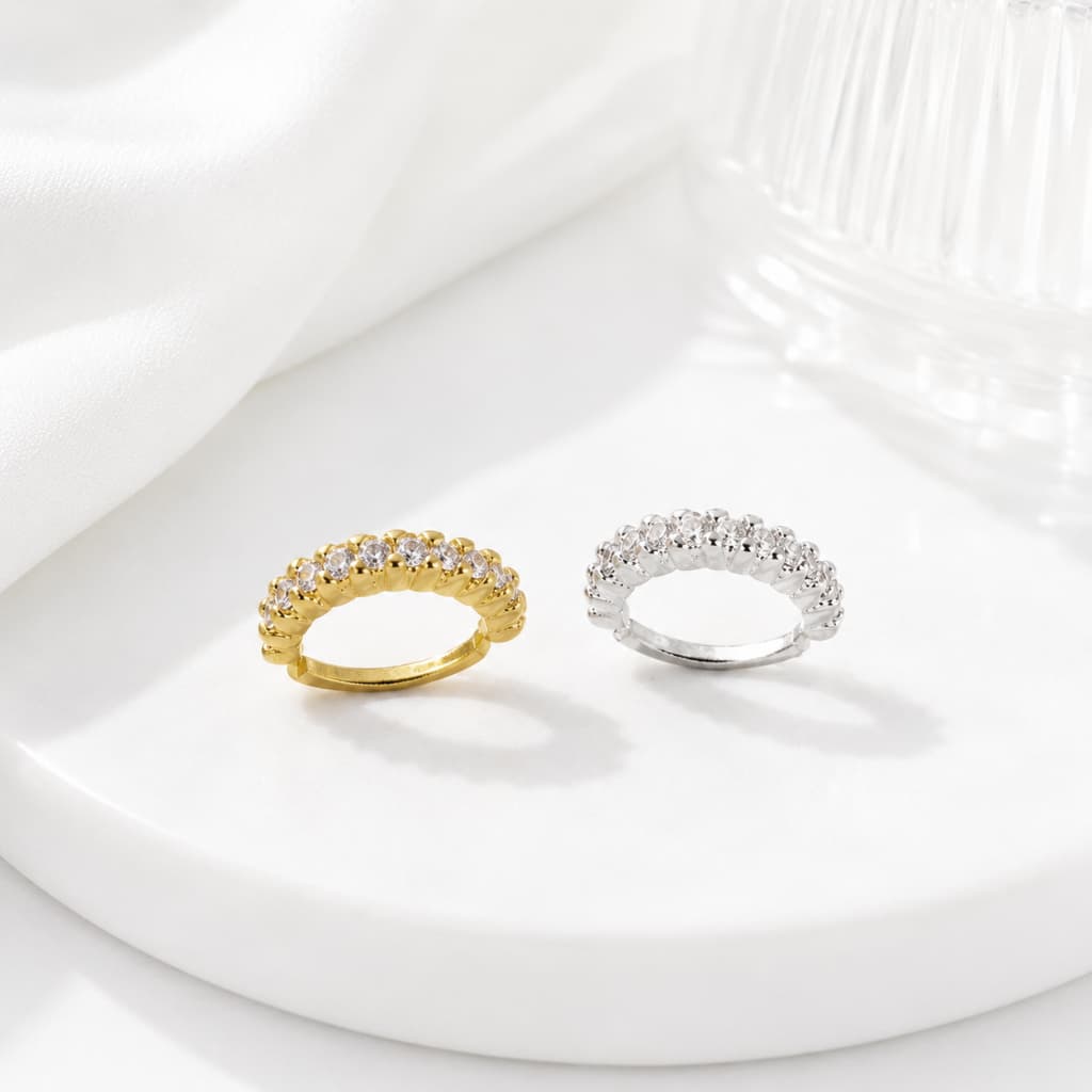 Piercing de Furo Argola Cravejado com Zircônias Banhado a Ouro 18K ou Prata 925 | Antialérgico Feminino Delicado