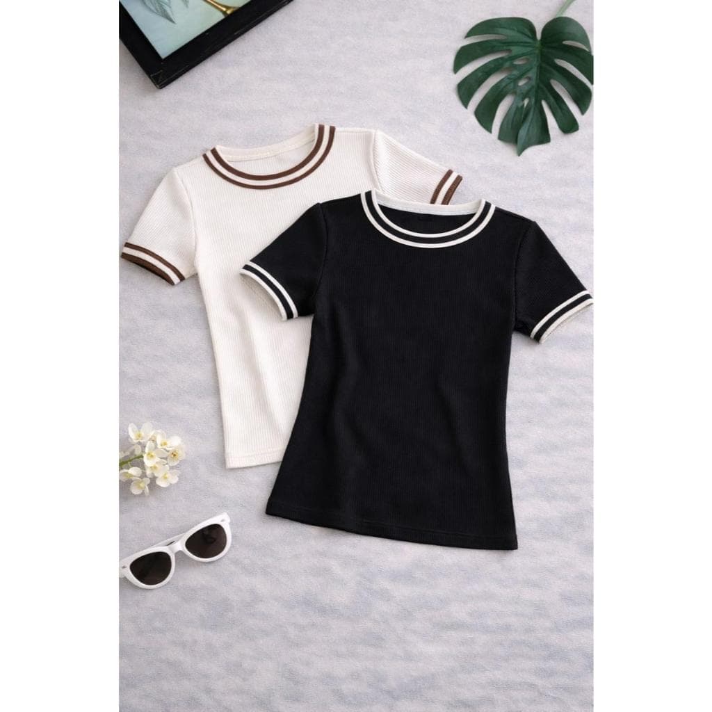 Kit 2 blusas feminina manga curta em tecido ribana canelada gola redonda e detalhes gola e manga moda básica casual