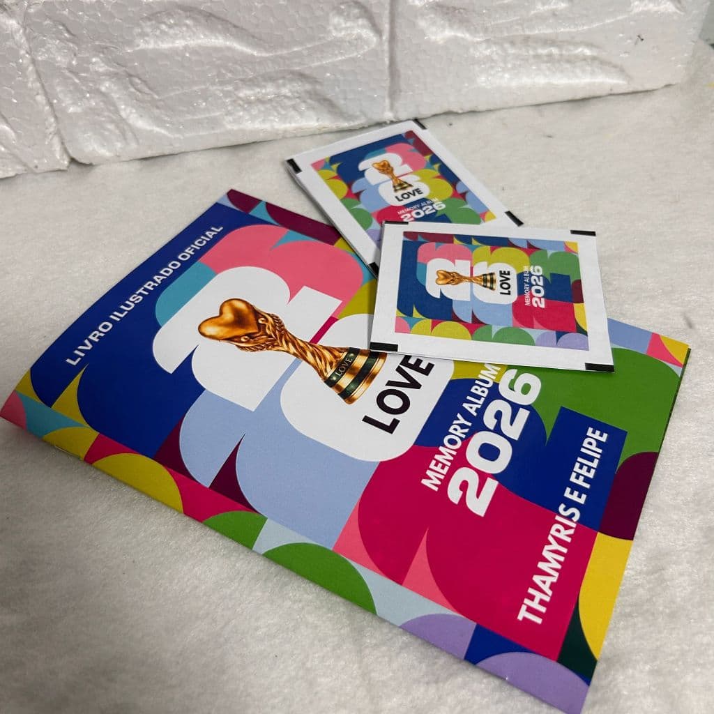 Álbum da Copa Casal Personalizado com 25 Fotos | Presente Criativo para Namorados